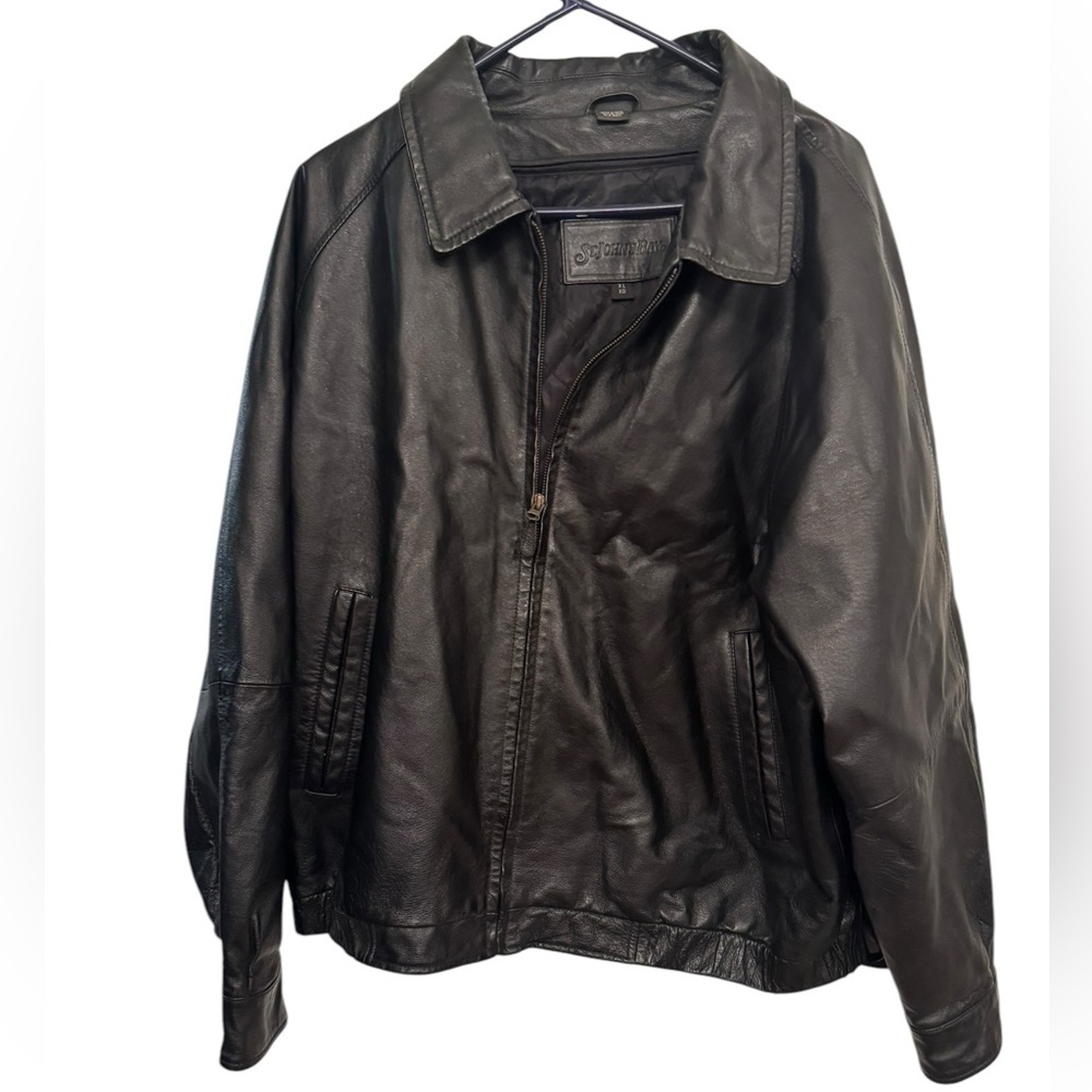 St. John’s Bay Vintage Leather Jacket Mens Size XL
90’s bomber zipper